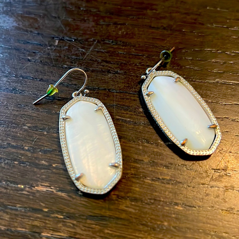 Kendra Scott silver Elle earrings in Mother of Pearl